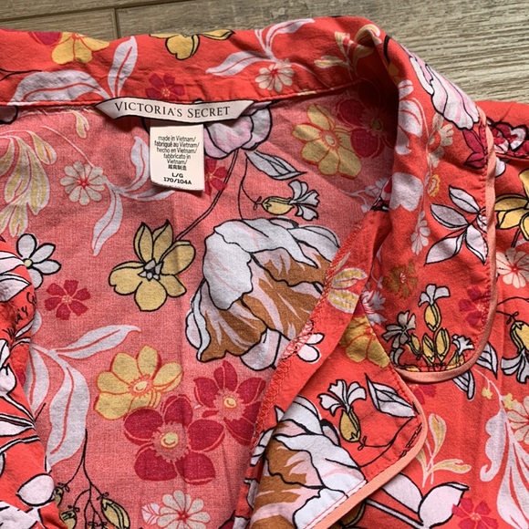 Victoria’s Secret floral short sleeve button down pajama top size large - Picture 2 of 4